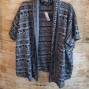 NWT Forever 21 Plus Aztec Print Shrug Size 2X